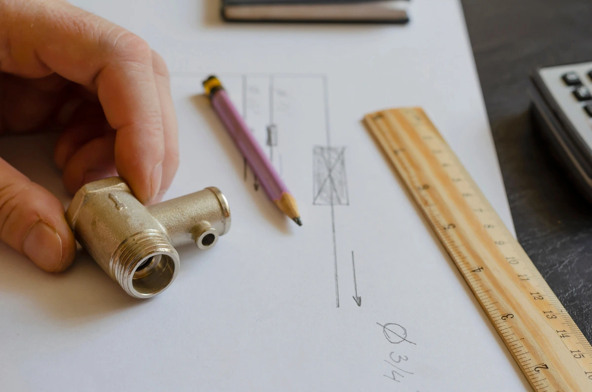 Plan de plomberie avec raccord conforme aux normes